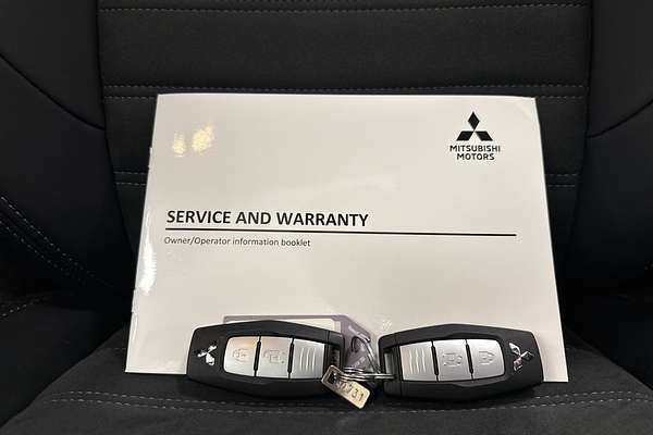 2024 Mitsubishi Outlander LS ZM