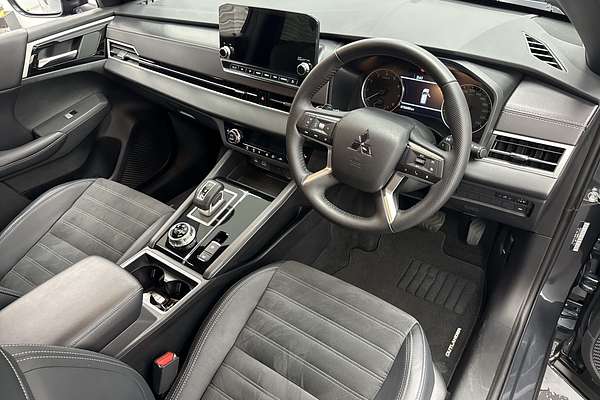 2024 Mitsubishi Outlander LS ZM