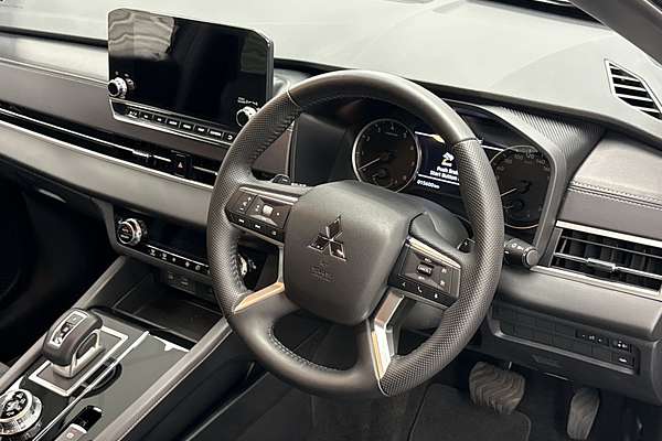 2024 Mitsubishi Outlander LS ZM