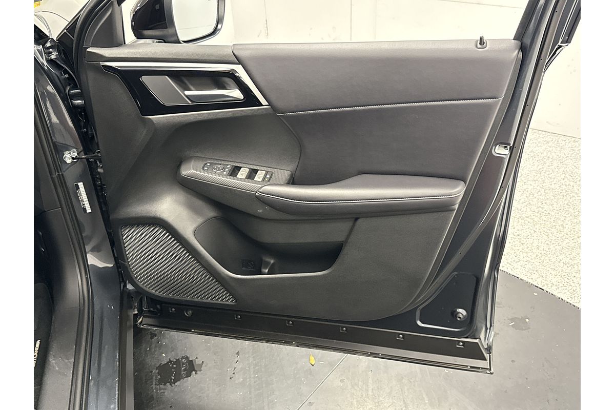 2024 Mitsubishi Outlander LS ZM