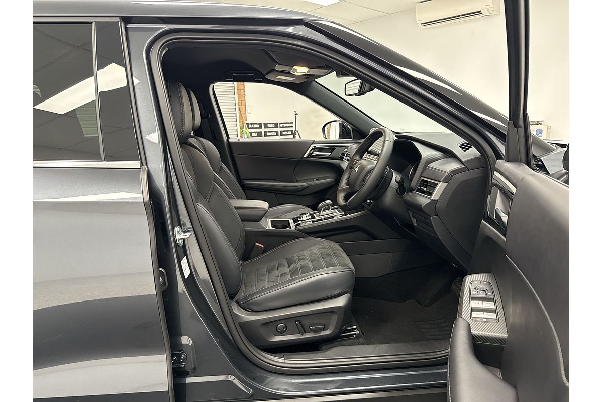 2024 Mitsubishi Outlander LS ZM