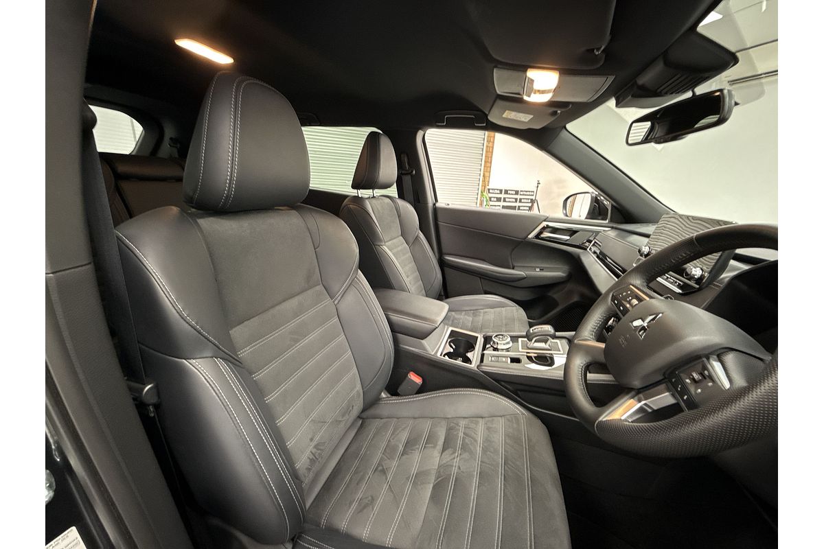 2024 Mitsubishi Outlander LS ZM