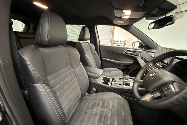 2024 Mitsubishi Outlander LS ZM