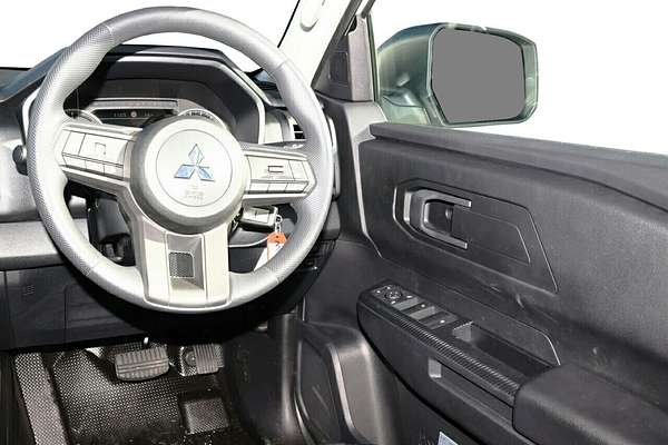 2025 Mitsubishi Triton GLX MV 4X4