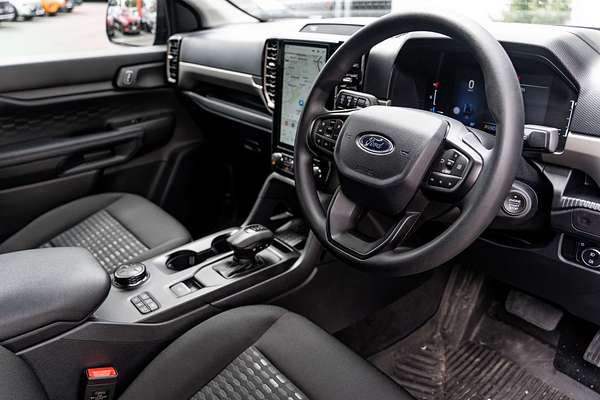 2024 Ford Everest Ambiente  2.0L