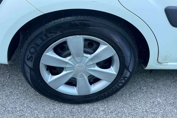 2005 Kia Rio  JB