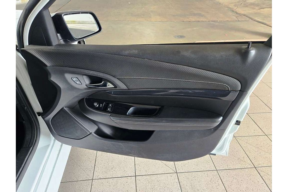 UTE VF II SV6 3.6L V6 MULTI POINT F/INJ 6 SP MANUAL UTILITY 