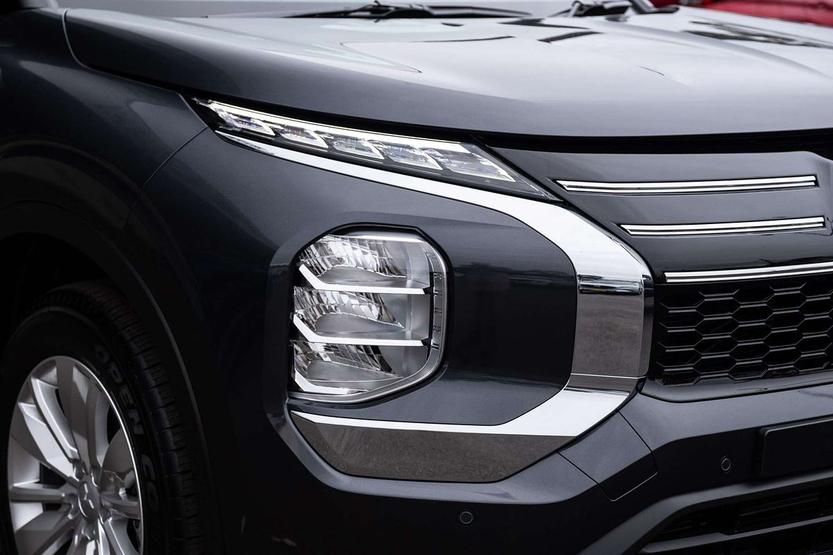 2025 Mitsubishi Outlander ES ZM