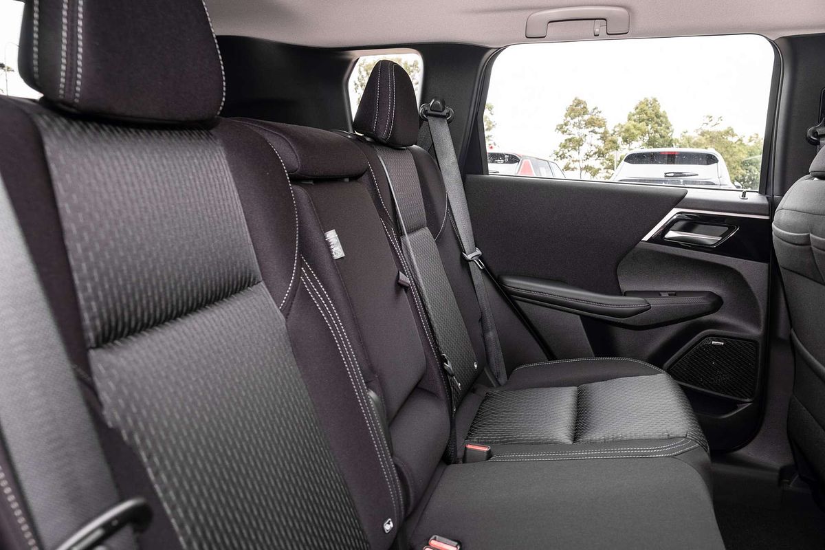2025 Mitsubishi Outlander ES ZM