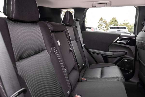 2025 Mitsubishi Outlander ES ZM