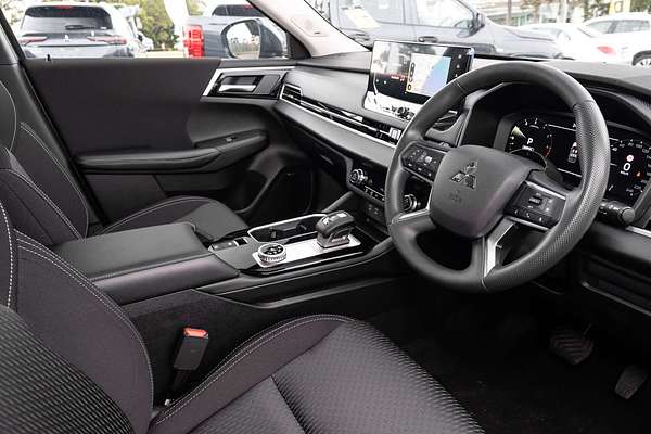 2025 Mitsubishi Outlander ES ZM