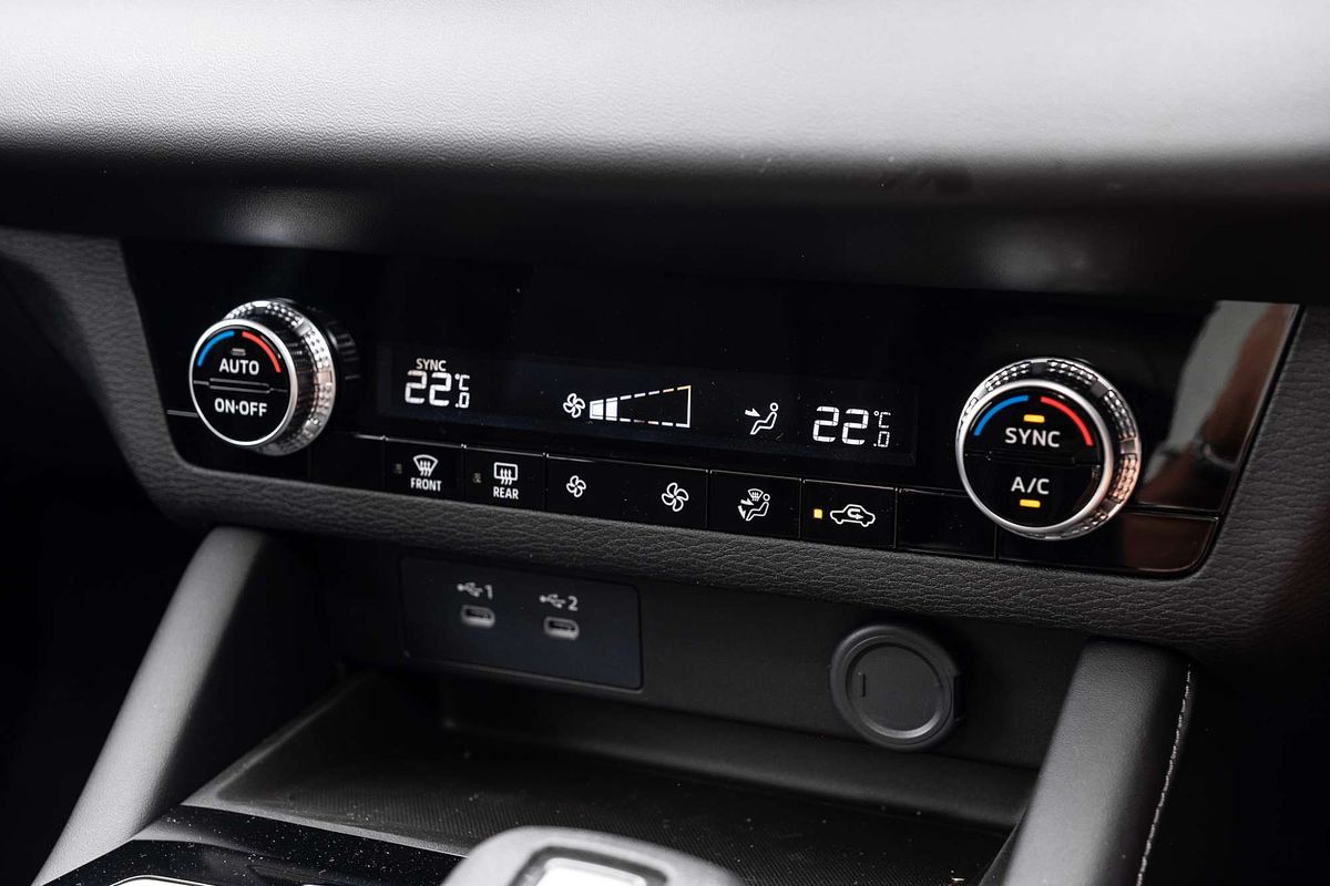 2025 Mitsubishi Outlander ES ZM