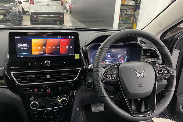 2025 Mahindra XUV3XO AX7L