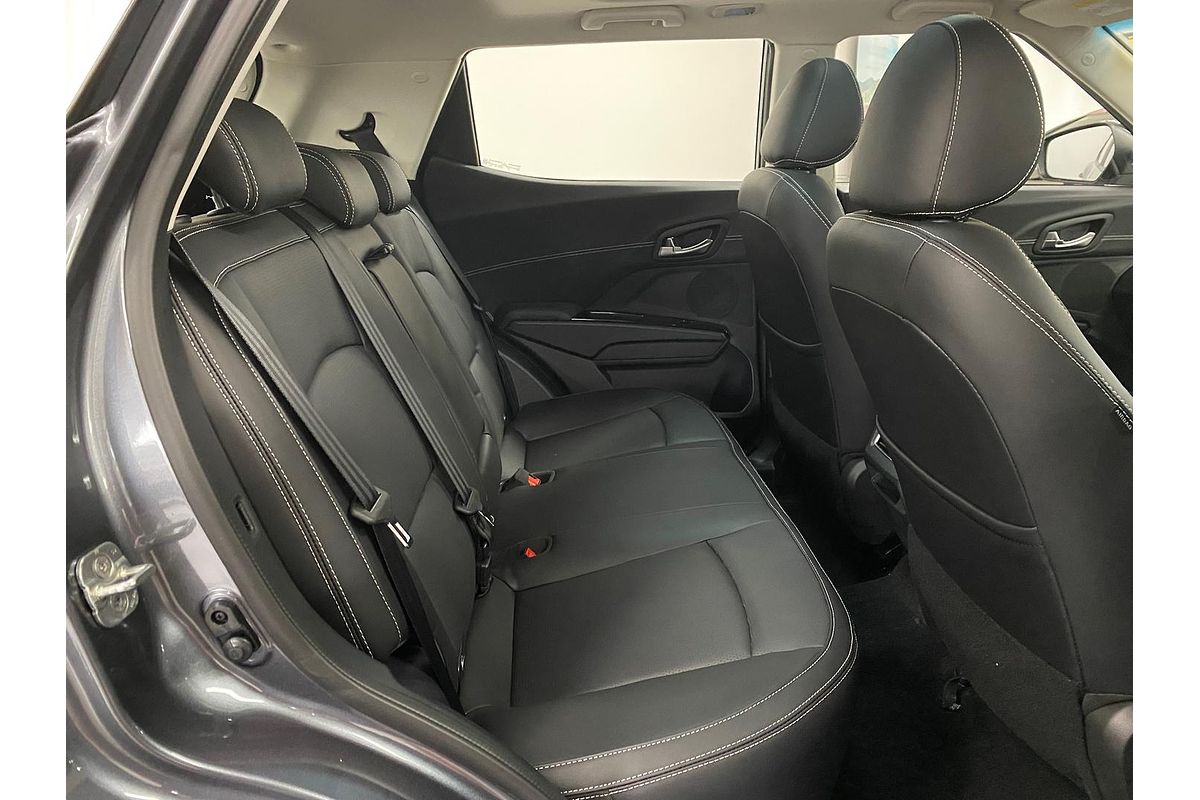 2025 Mahindra XUV3XO AX7L