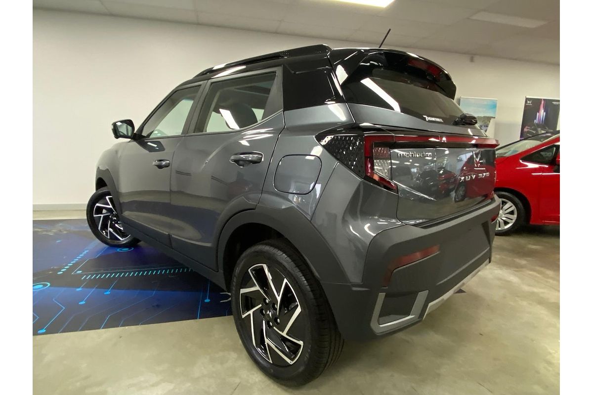 2025 Mahindra XUV3XO AX7L
