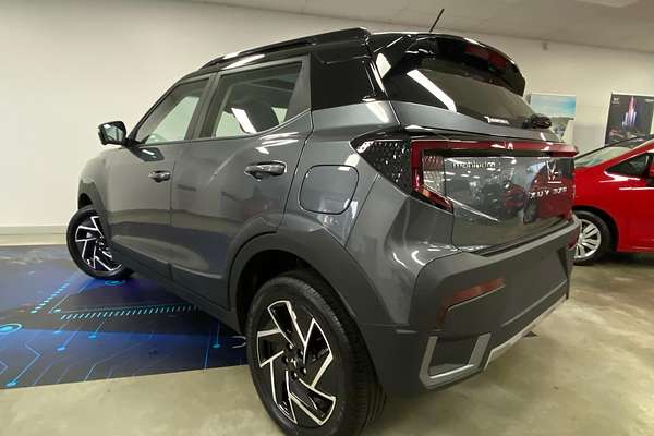 2025 Mahindra XUV3XO AX7L