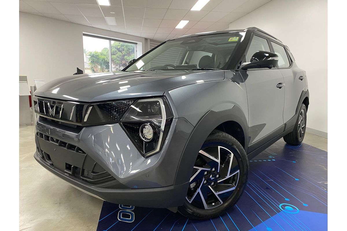 2025 Mahindra XUV3XO AX7L