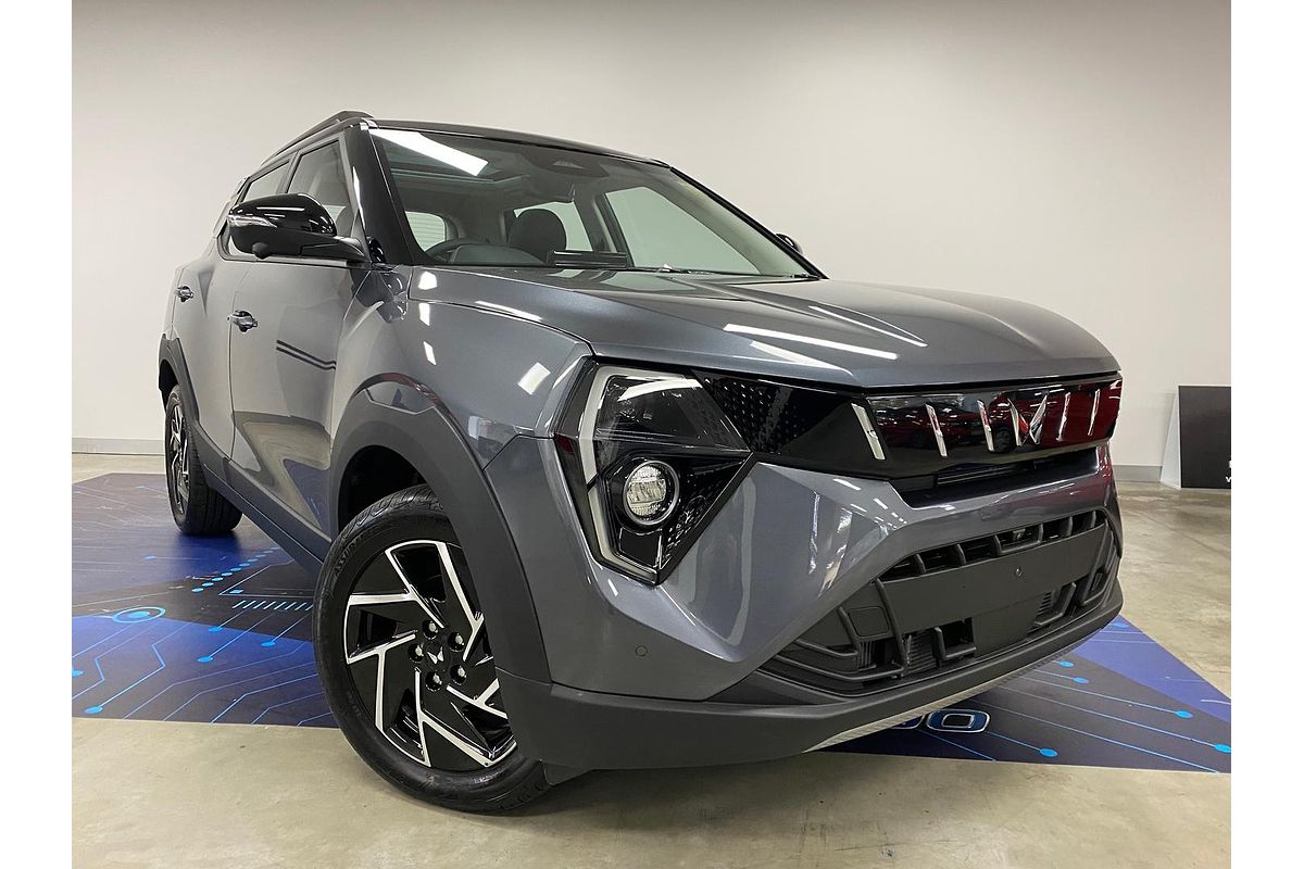 2025 Mahindra XUV3XO AX7L