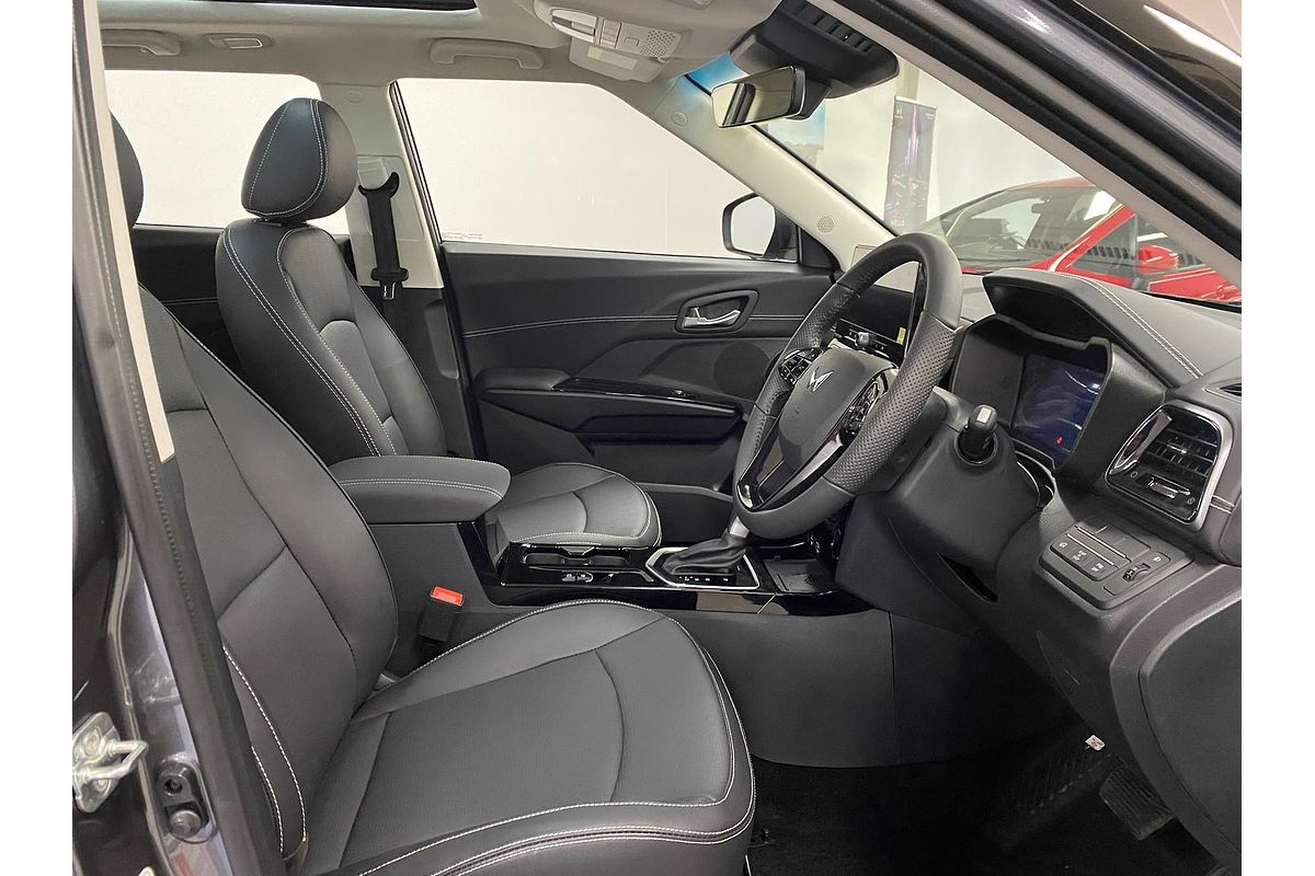 2025 Mahindra XUV3XO AX7L