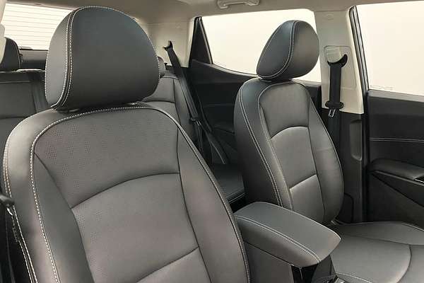 2025 Mahindra XUV3XO AX7L
