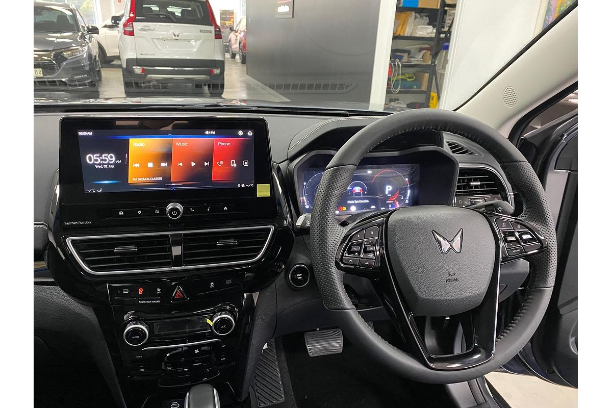 2025 Mahindra XUV3XO AX7L