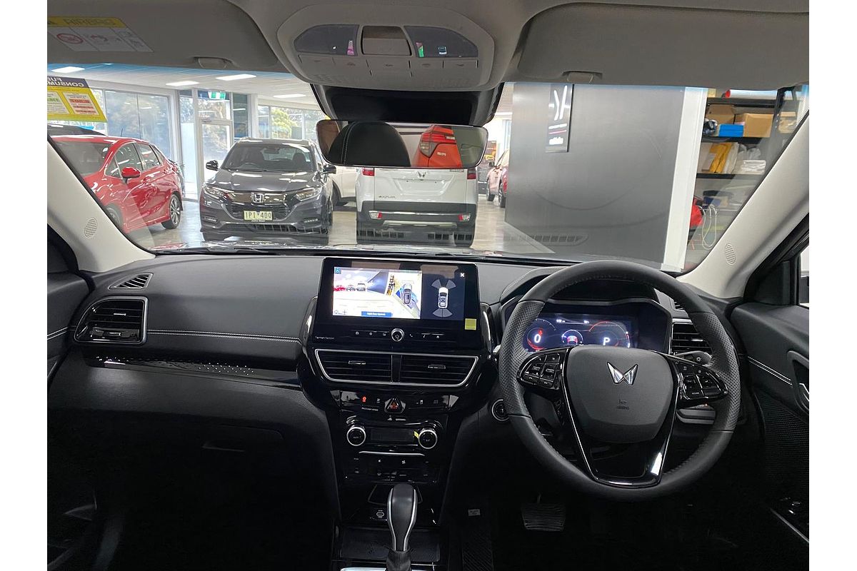 2025 Mahindra XUV3XO AX7L