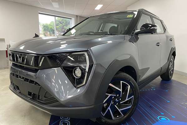 2025 Mahindra XUV3XO AX7L