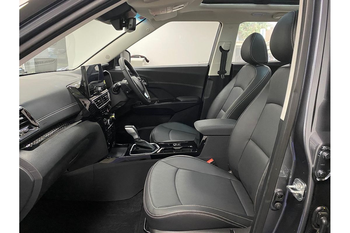 2025 Mahindra XUV3XO AX7L