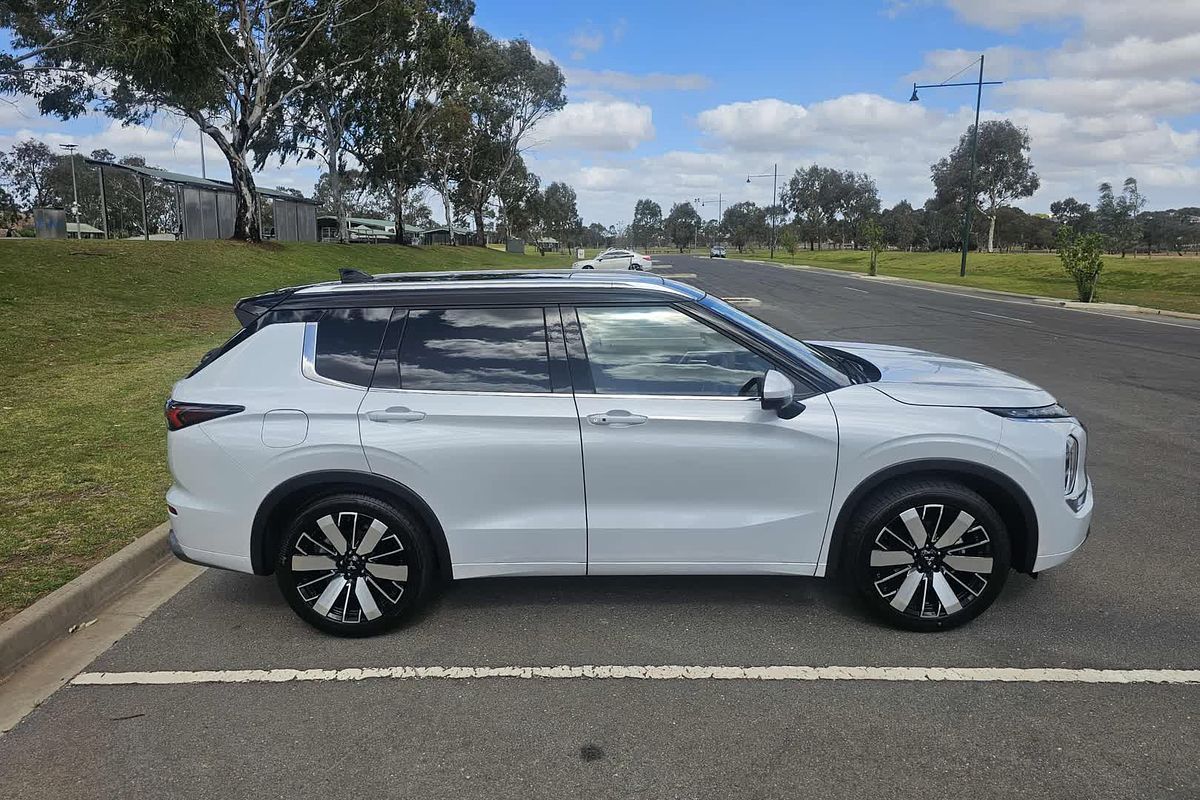 2025 Mitsubishi Outlander Exceed Tourer ZM