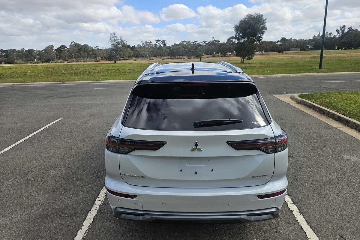 2025 Mitsubishi Outlander Exceed Tourer ZM