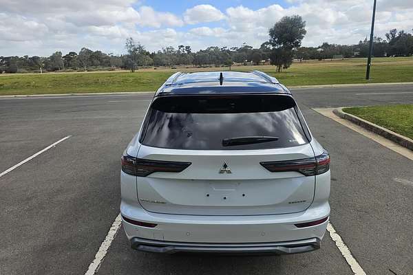 2025 Mitsubishi Outlander Exceed Tourer ZM
