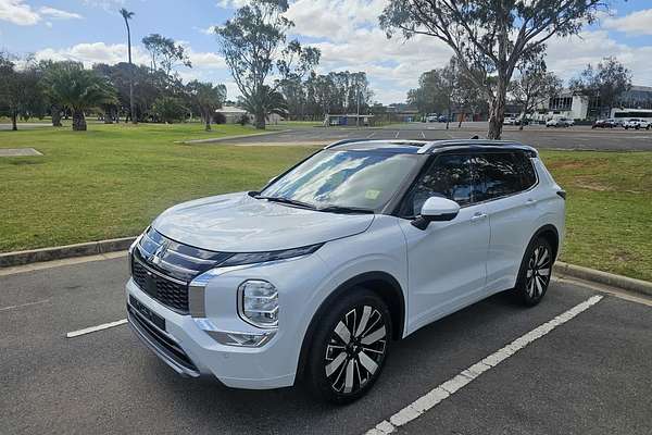 2025 Mitsubishi Outlander Exceed Tourer ZM