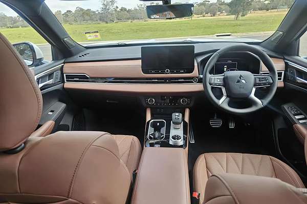 2025 Mitsubishi Outlander Exceed Tourer ZM