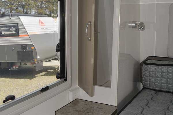2014 Safari Caravans DELTA SF14099