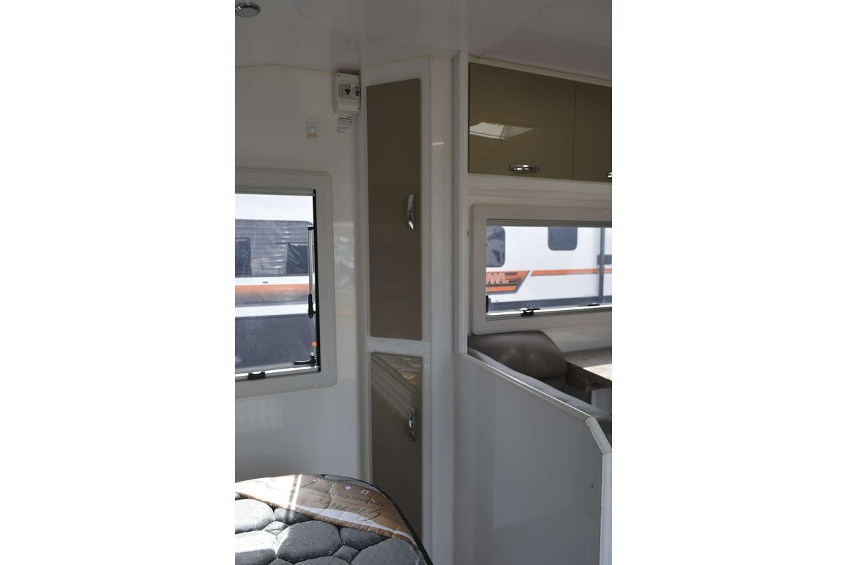 2014 Safari Caravans DELTA SF14099