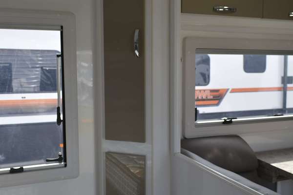 2014 Safari Caravans DELTA SF14099
