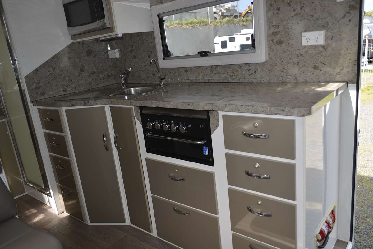 2014 Safari Caravans DELTA SF14099