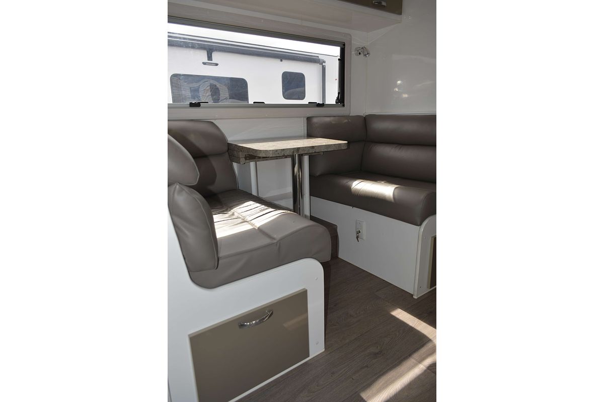 2014 Safari Caravans DELTA SF14099
