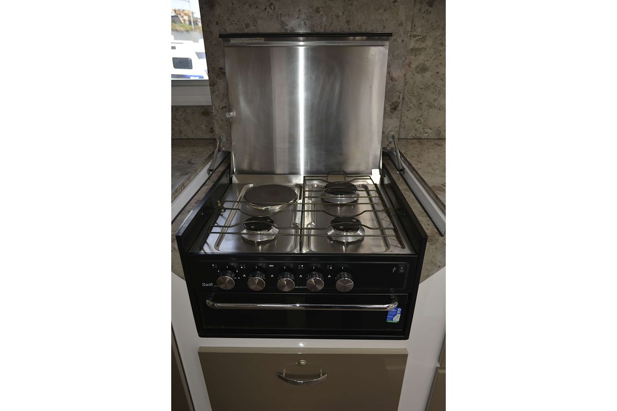 2014 Safari Caravans DELTA SF14099