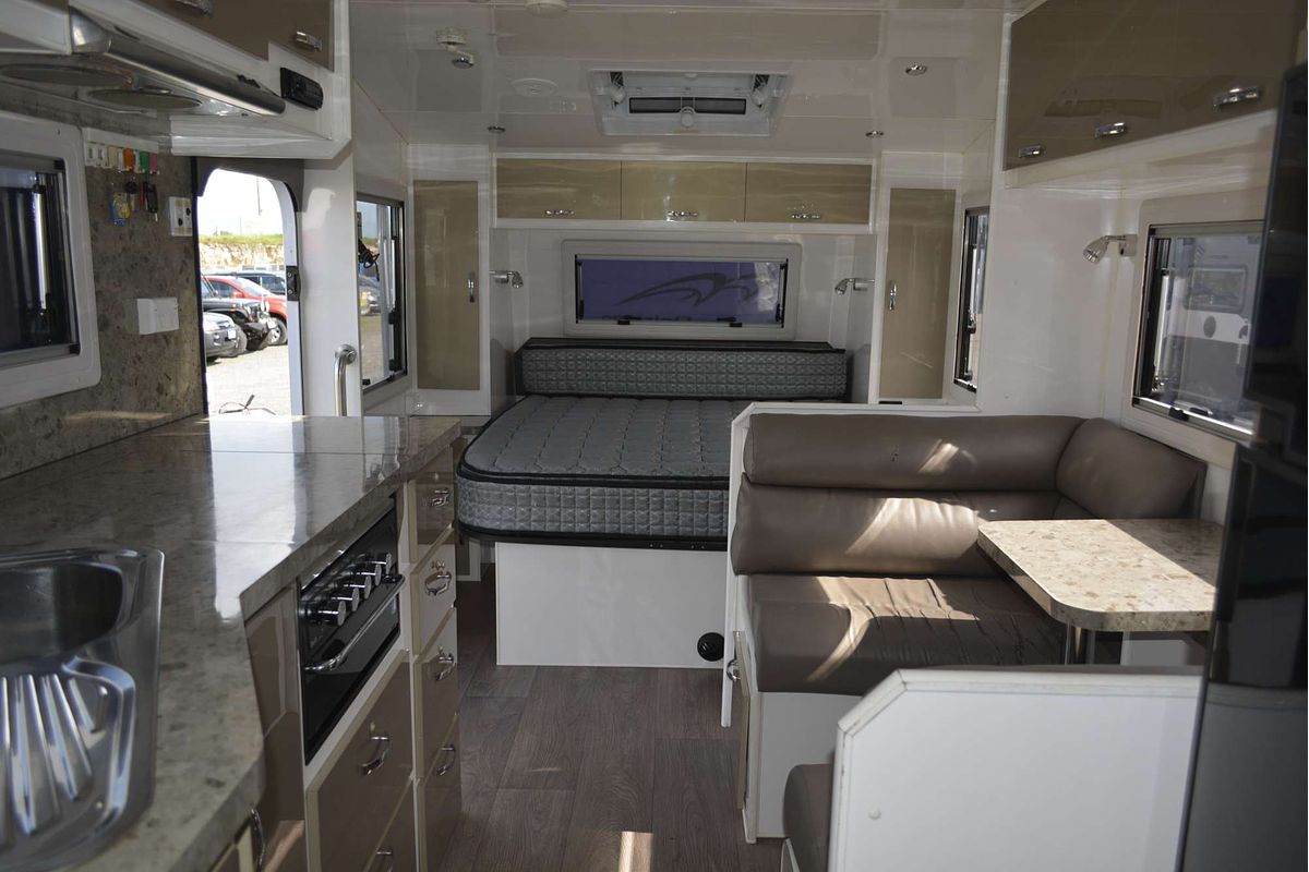 2014 Safari Caravans DELTA SF14099