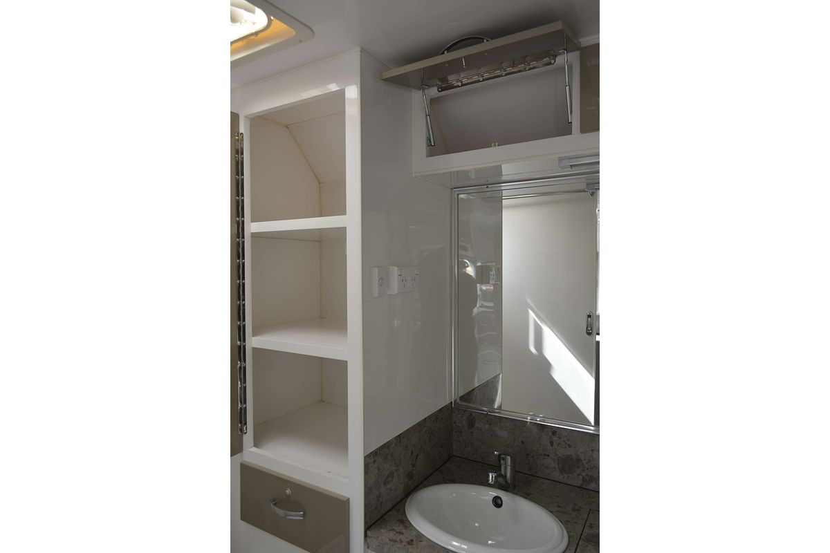 2014 Safari Caravans DELTA SF14099