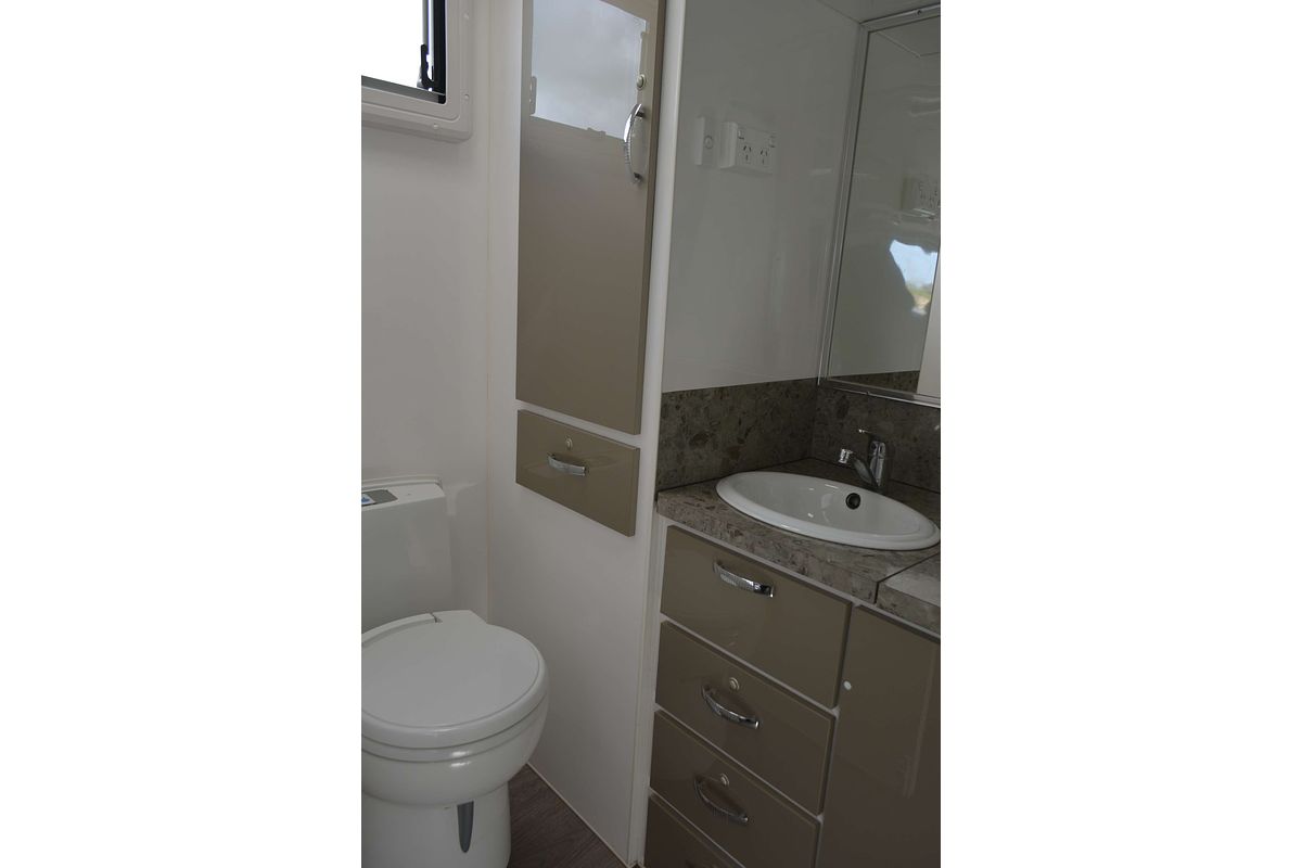 2014 Safari Caravans DELTA SF14099