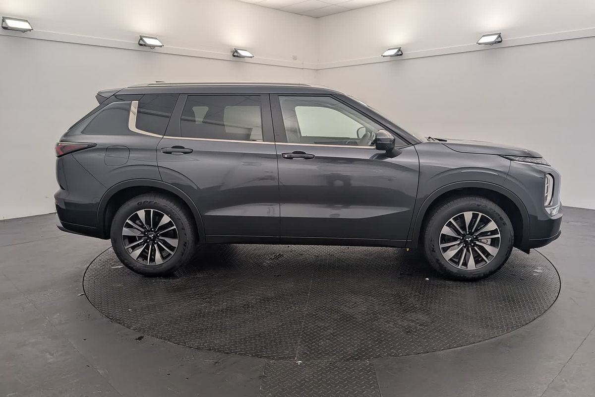 2025 Mitsubishi Outlander LS ZM