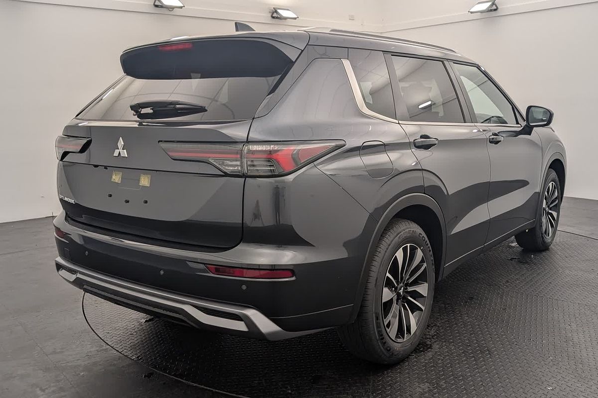 2025 Mitsubishi Outlander LS ZM