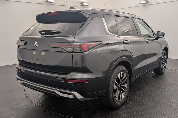 2025 Mitsubishi Outlander LS ZM