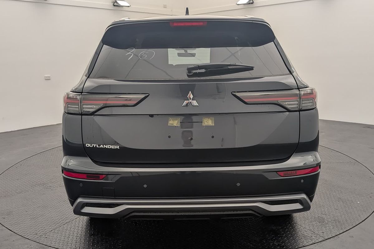 2025 Mitsubishi Outlander LS ZM