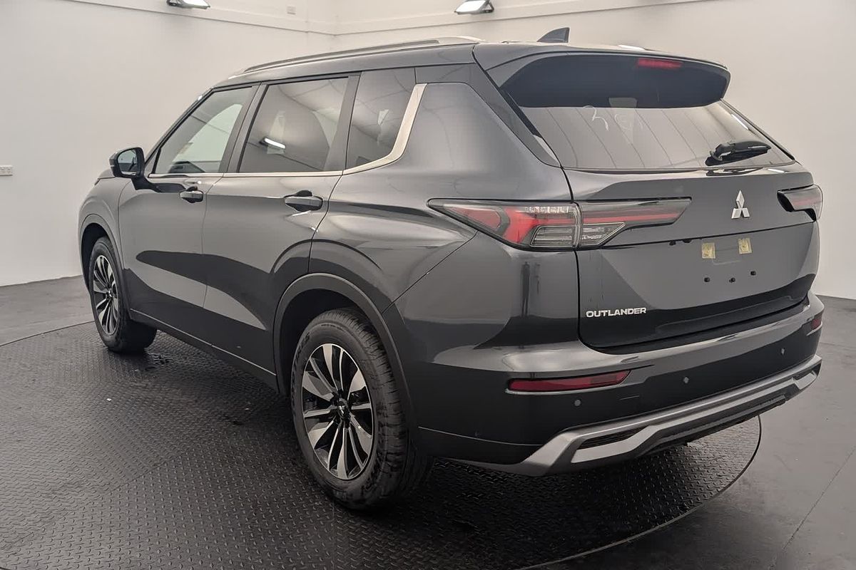 2025 Mitsubishi Outlander LS ZM