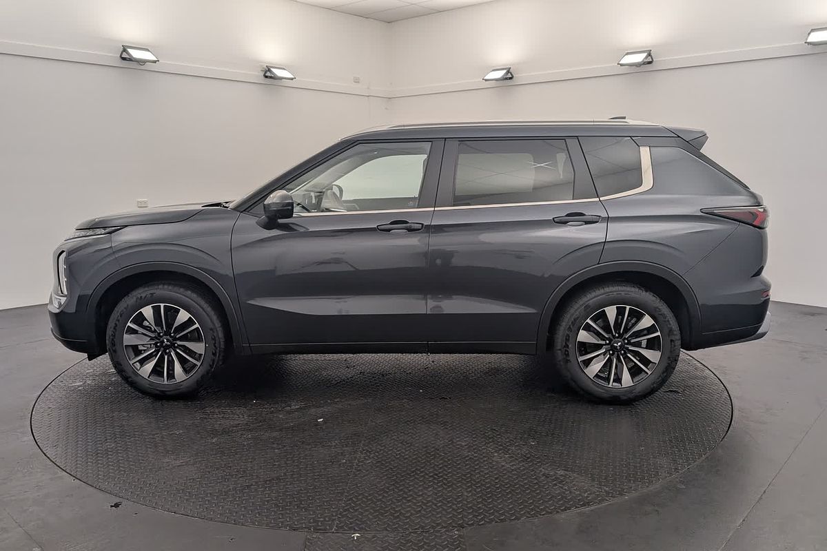2025 Mitsubishi Outlander LS ZM