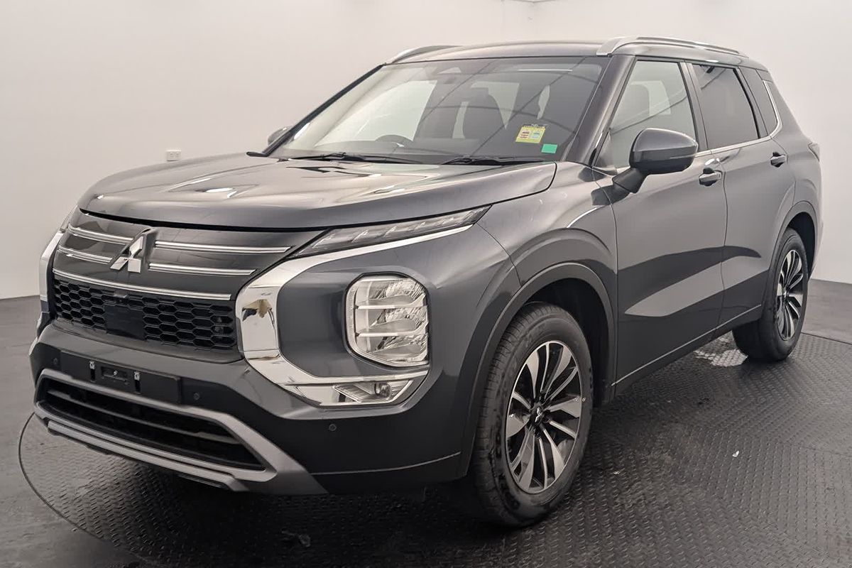 2025 Mitsubishi Outlander LS ZM