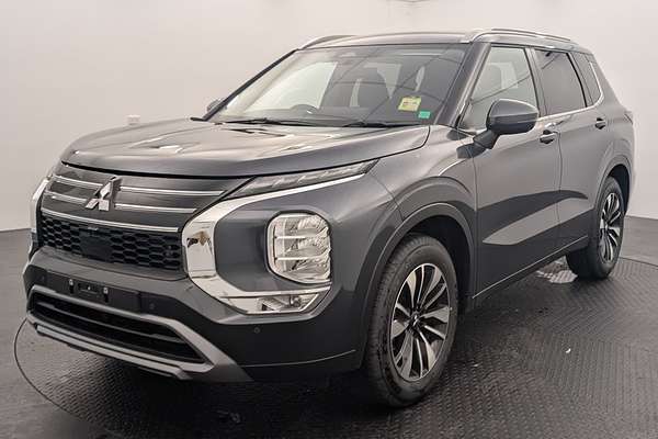 2025 Mitsubishi Outlander LS ZM